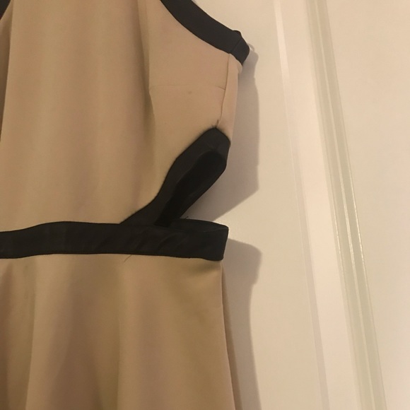 Halter style cocktail dress - Picture 3 of 5